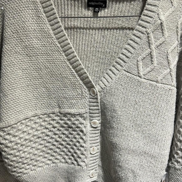 Juniors’ Textured V-neck Button Front Cardigan - Picture 2 of 6